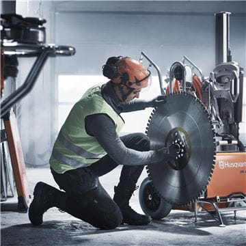 W1600 wall saw blades in action