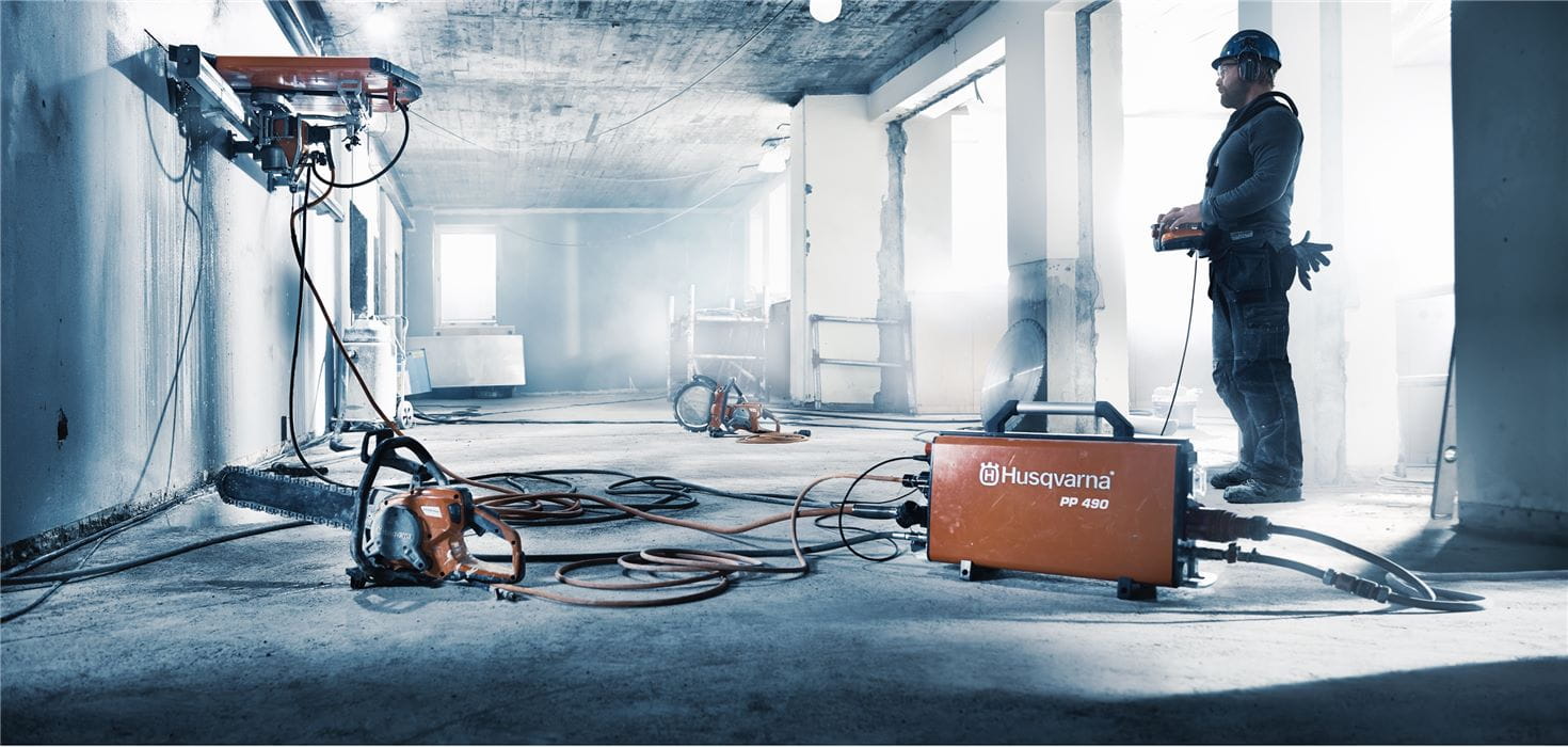 Efficient track sawing in thick reinforced concrete walls with high-frequency electric wall sawing system Husqvarna WS 482 HF