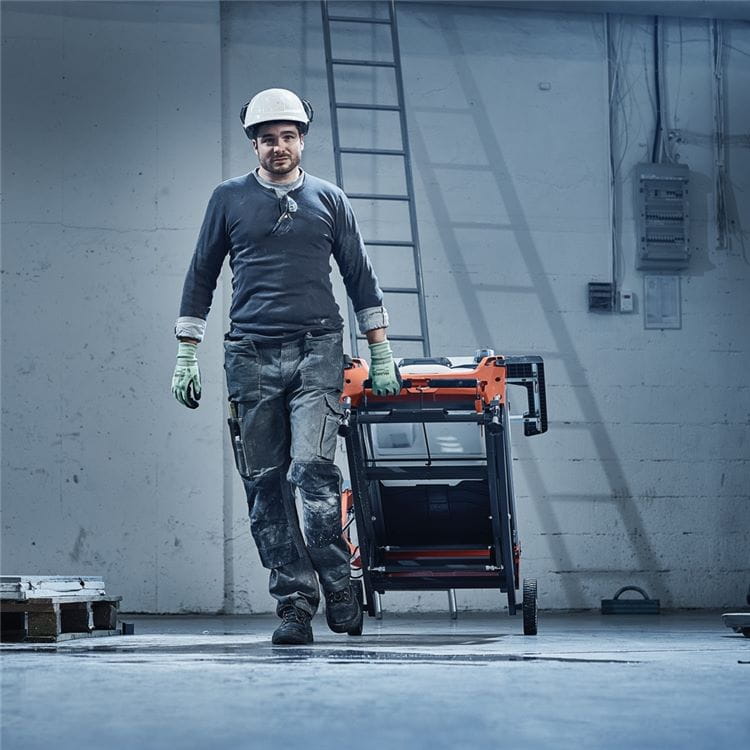 Husqvarna tile saws are easy to transport with foldable stand, transport wheels and convenient handles.